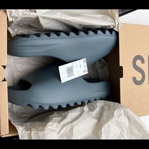 Yeezy Slide “Slate Marine” Men’s Size 11